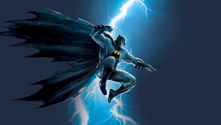 Batman pulando no ar com relâmpagos iluminando o fundo.