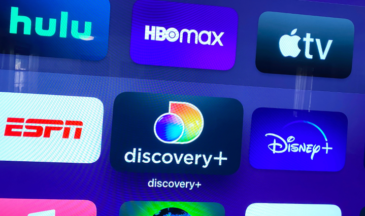 Apple TV হোমস্ক্রীনে Discovery+ অ্যাপ আইকন।