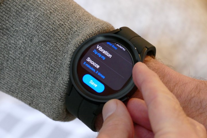 Agordu alarmon sur la Galaxy Watch 5 Pro.