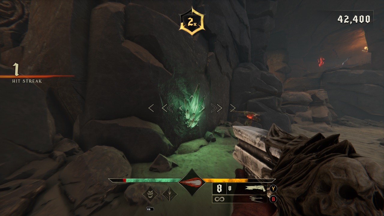 Um cristal verde brilhante alojado na parede de uma caverna em Metal: Hellsinger.