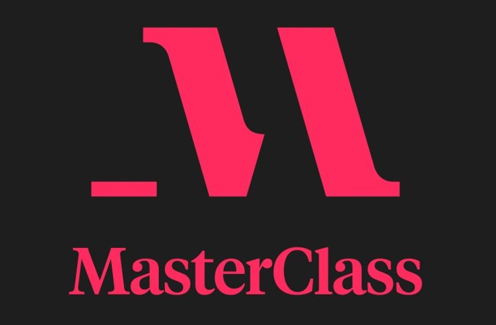 El logotipo de MasterClass sobre un fondo oscuro.