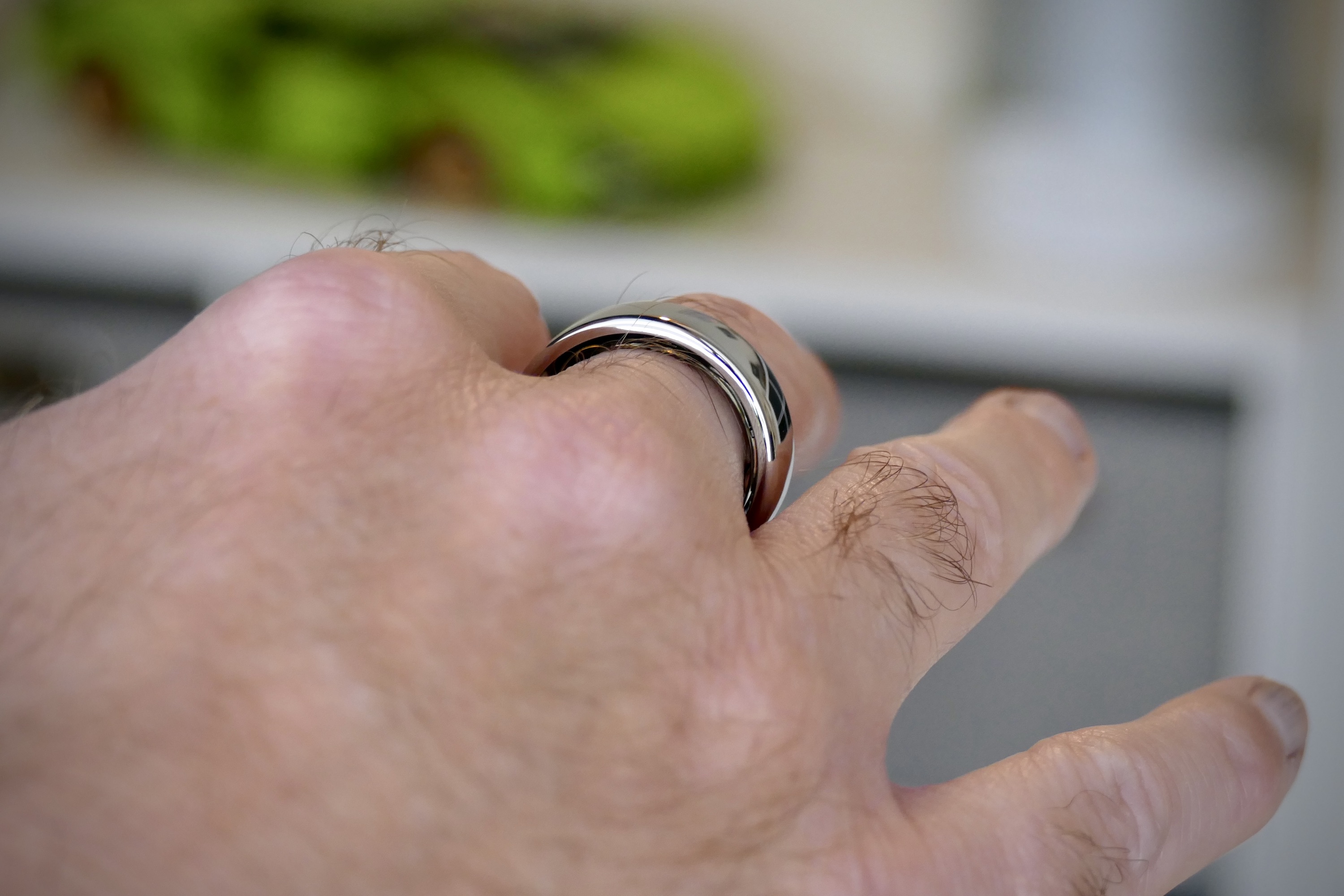The shape of the Oura Ring Horizon on a finger.