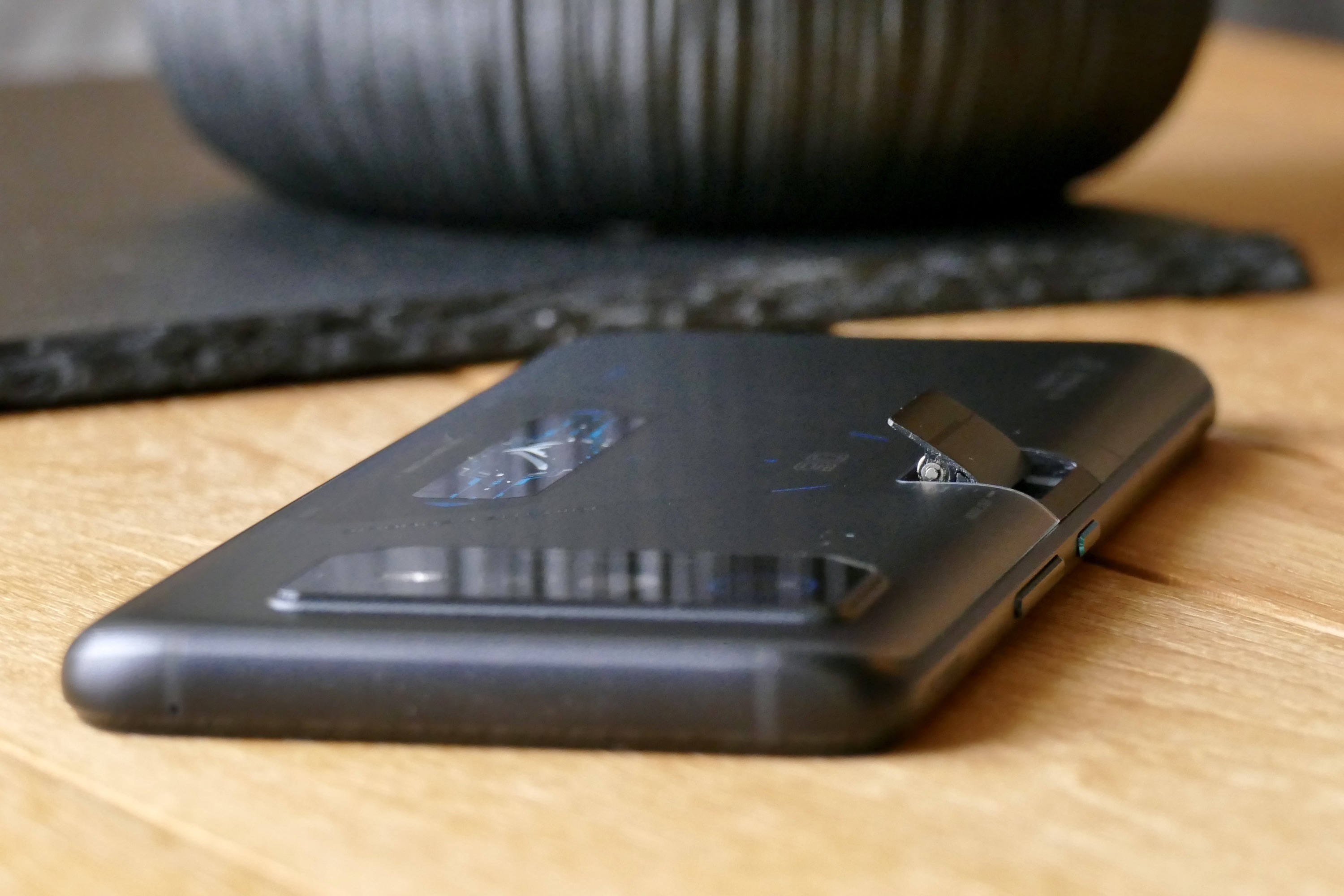 The AeroActive Cooling Port seen from the side on the Asus ROG Phone 6D Ultimate.