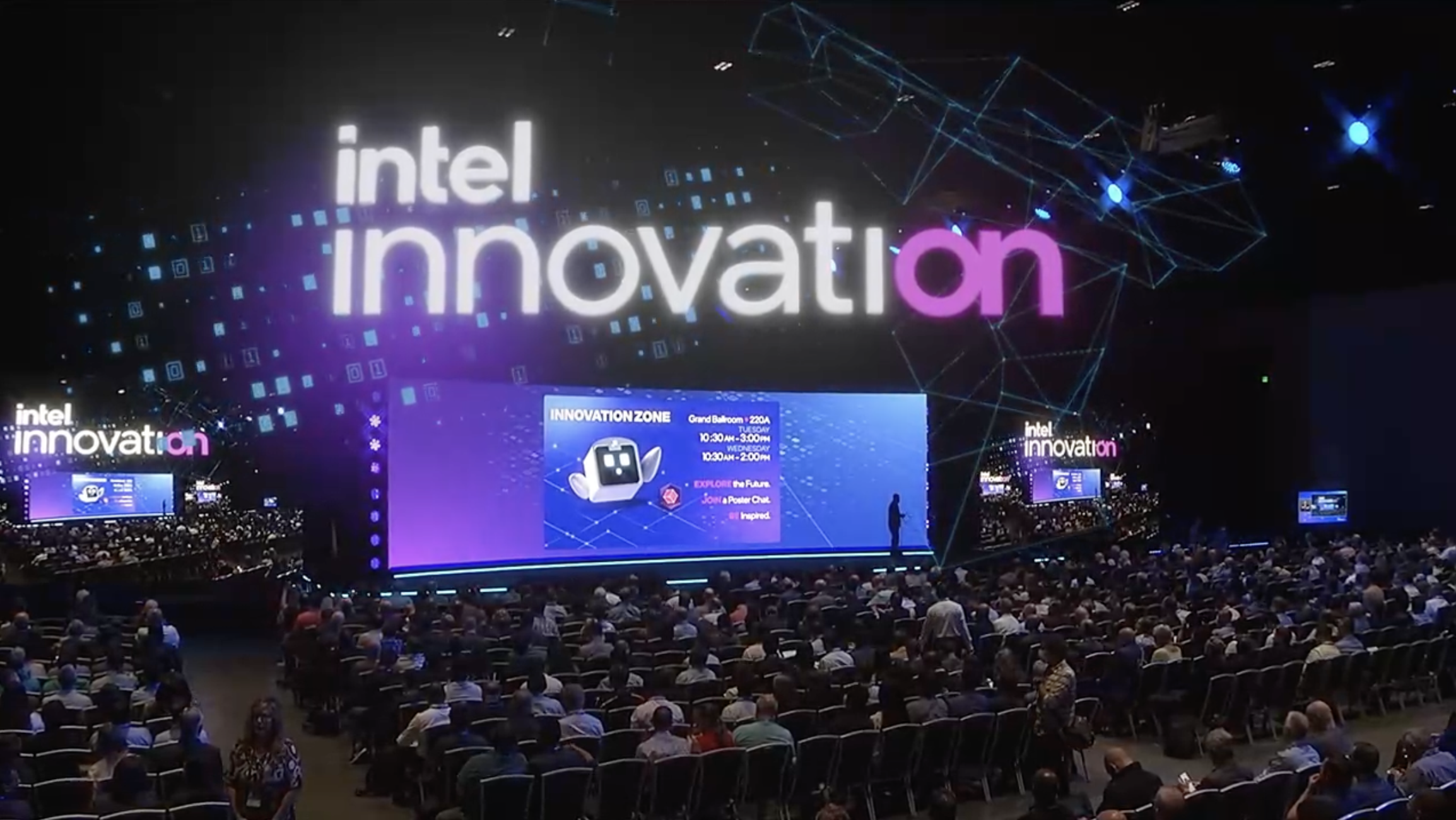 El escenario en el discurso de apertura de Intel Innovation.