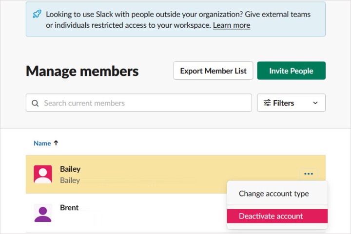 Desative a conta no menu de três pontos para um membro do Slack.