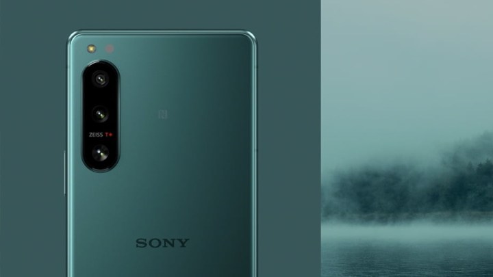 Sony Xperia 5 IV in an exclusive green colour.
