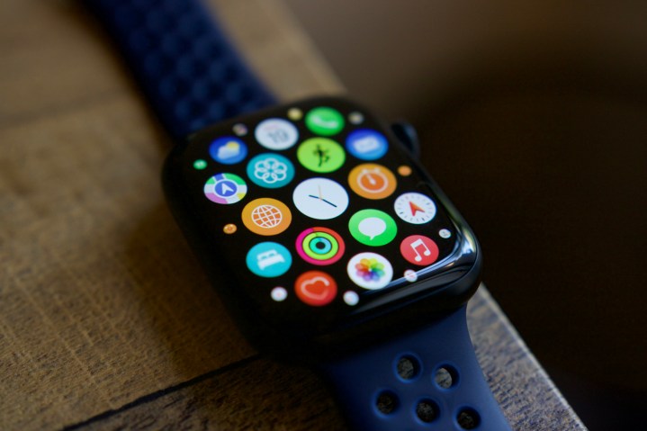 Apple Watch Series 8 mostrando sua Biblioteca de Aplicativos.