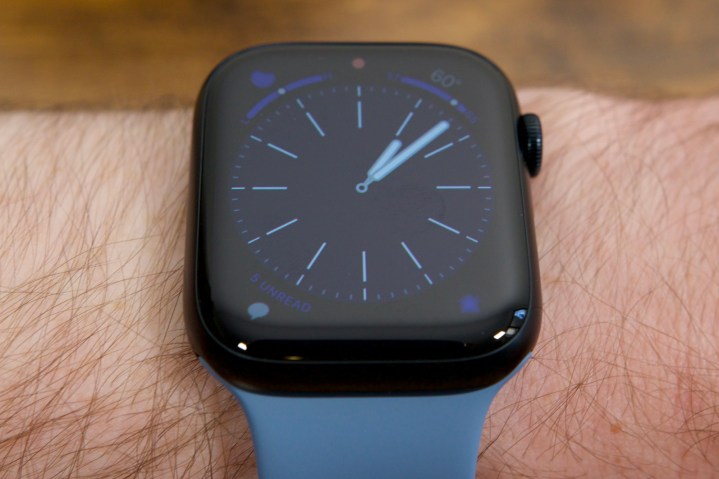 The always-on mode on an Apple Watch Series 8.