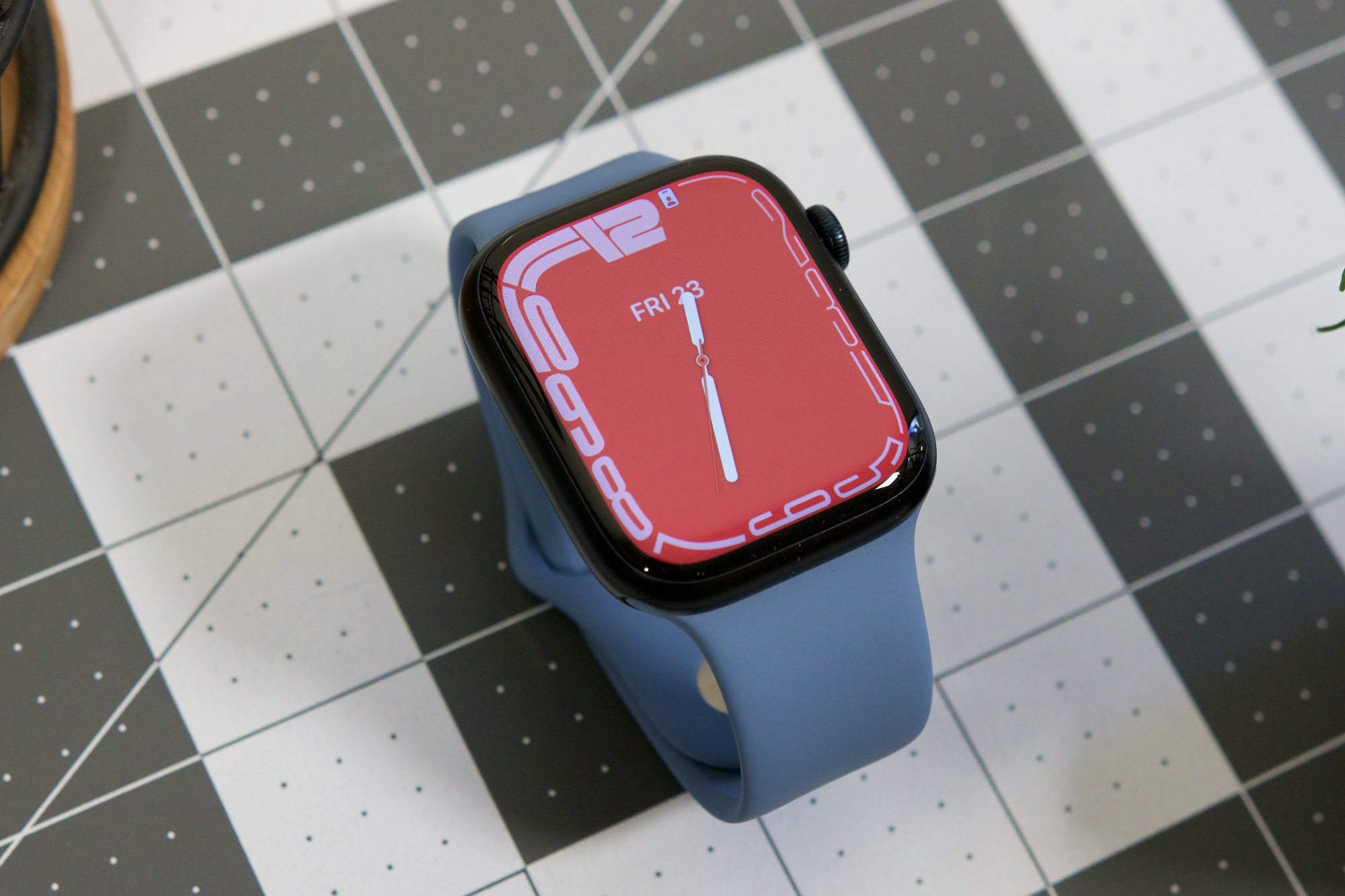 Apple Watch SE, Apple Watch Series 8 prices slashed today - Vimarsana News