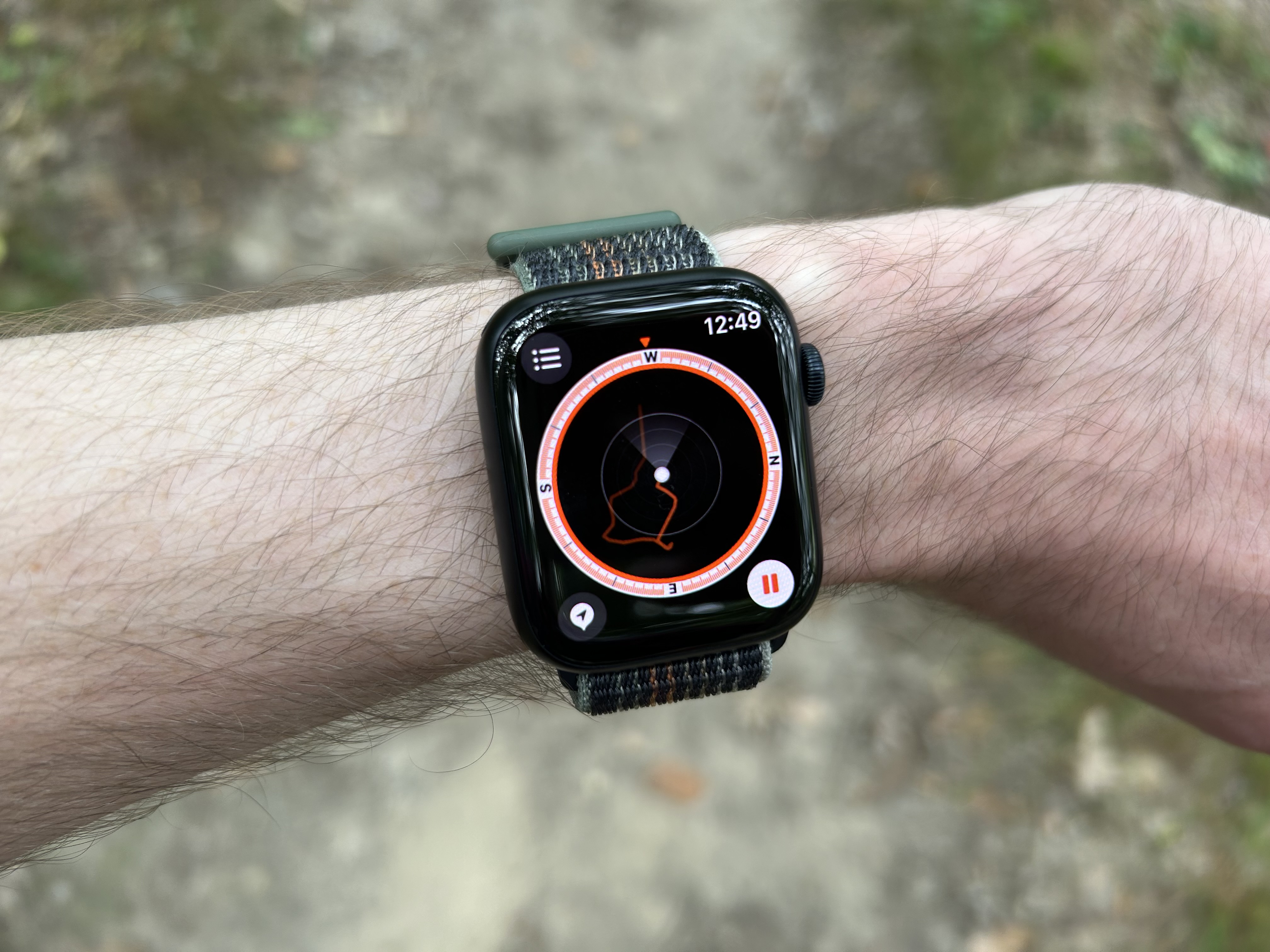 Apple Watch Series 8 executando o aplicativo Compass.
