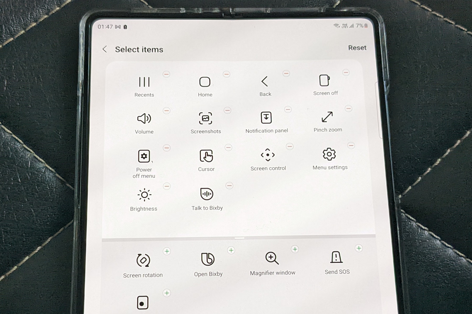Samsung Galaxy Z Fold 4 smart assistant dashboard