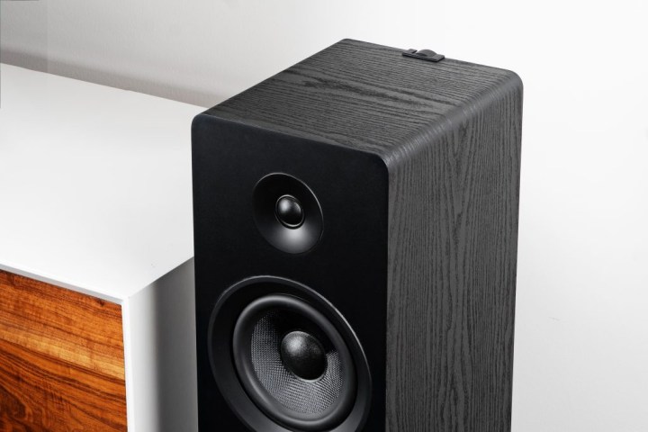 A front view of the Fluance Ai81 tower speaker.