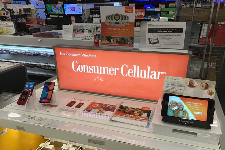 Consumer Cellular display.