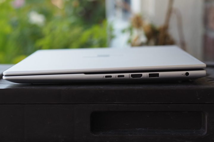 HP Envy 16 right side showing ports.