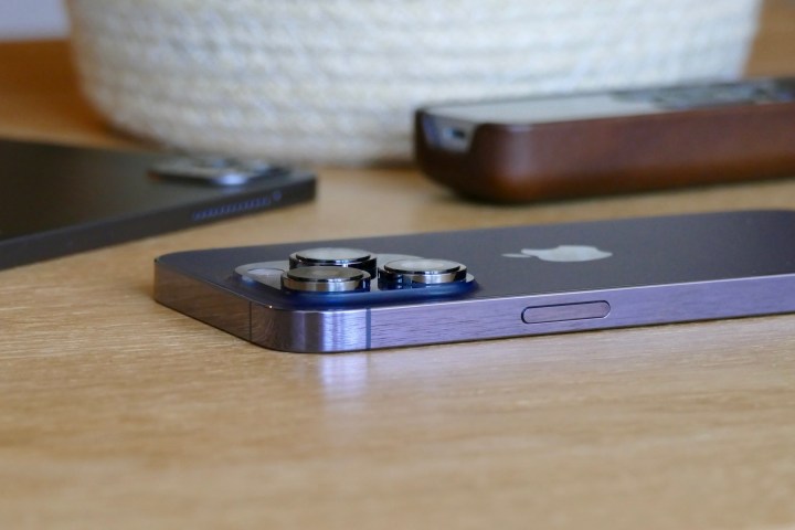 Il modulo fotocamera dell'iPhone 14 Pro.