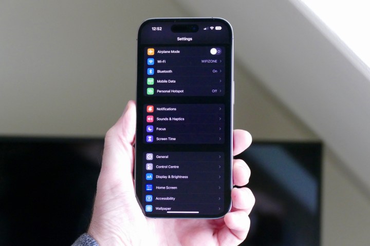 O menu de configurações do iPhone 14 Pro.