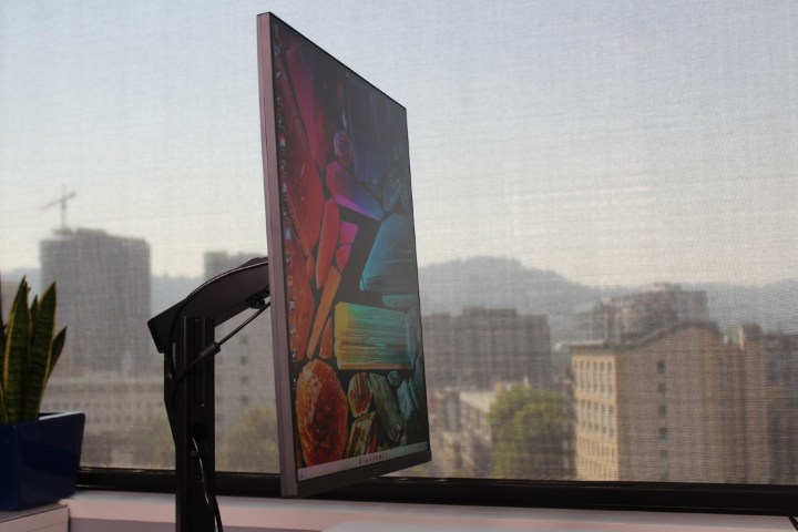 Una vista laterale del monitor LG DualUp.