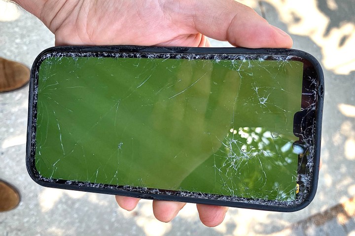 O iPhone danificado de Douglas Sonders.