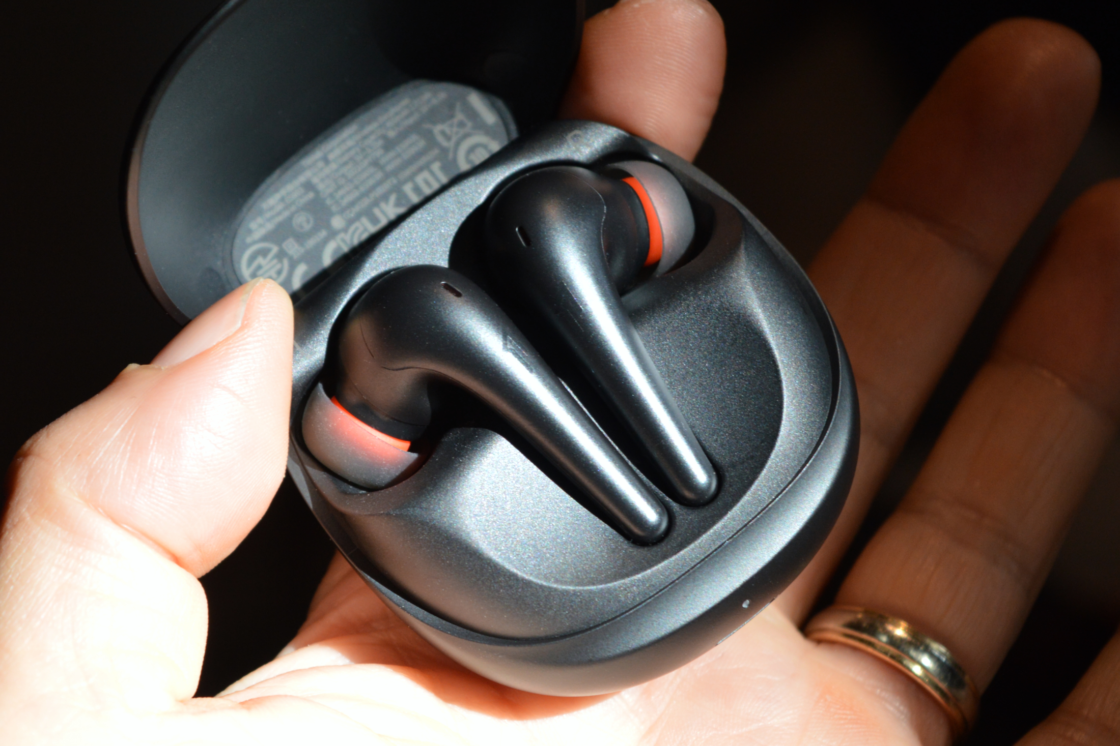 Why do wireless earbuds stay connected inside their case? - Vimarsana News