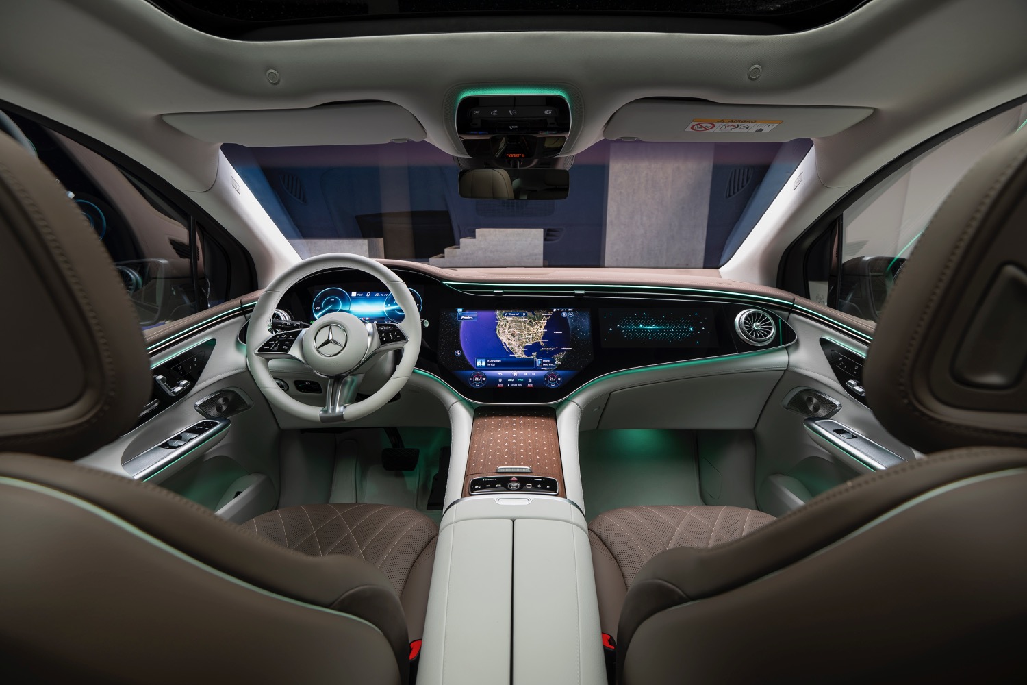 Interior do Mercedes-Benz EQE SUV 2023.