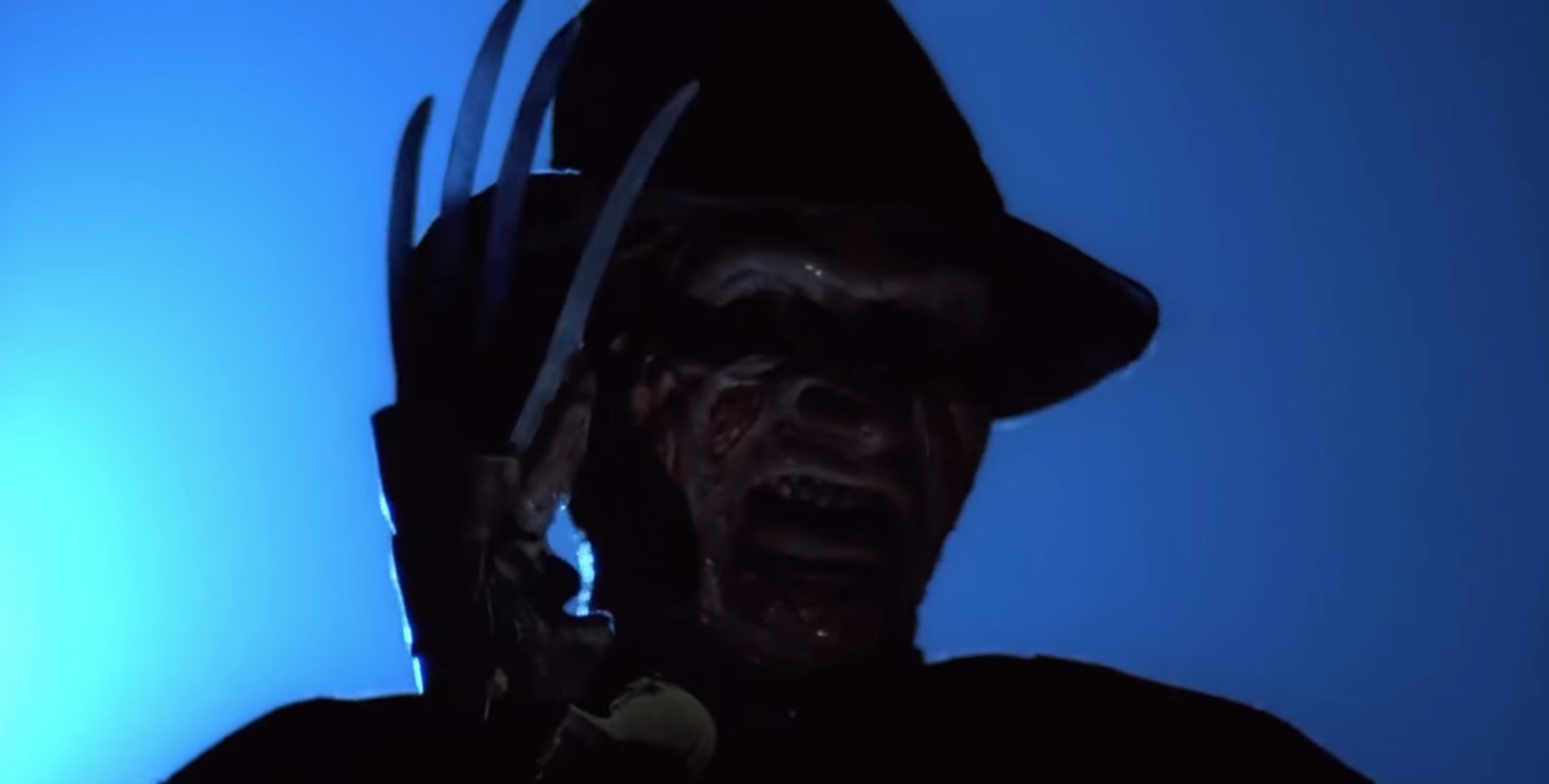 Freddy Krueger provocando em A Nightmare on Elm Street