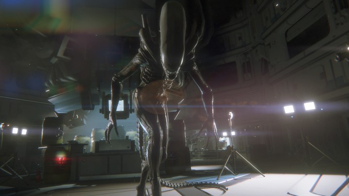 An alien xenomorph approaching the player in alien isolation.