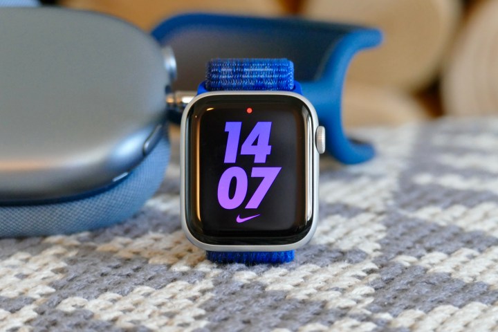 The front of the Apple Watch SE 2.