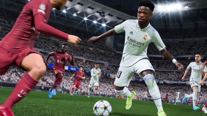 Vinícius Júnior del Real Madrid ataca a un defensor en FIFA 23.