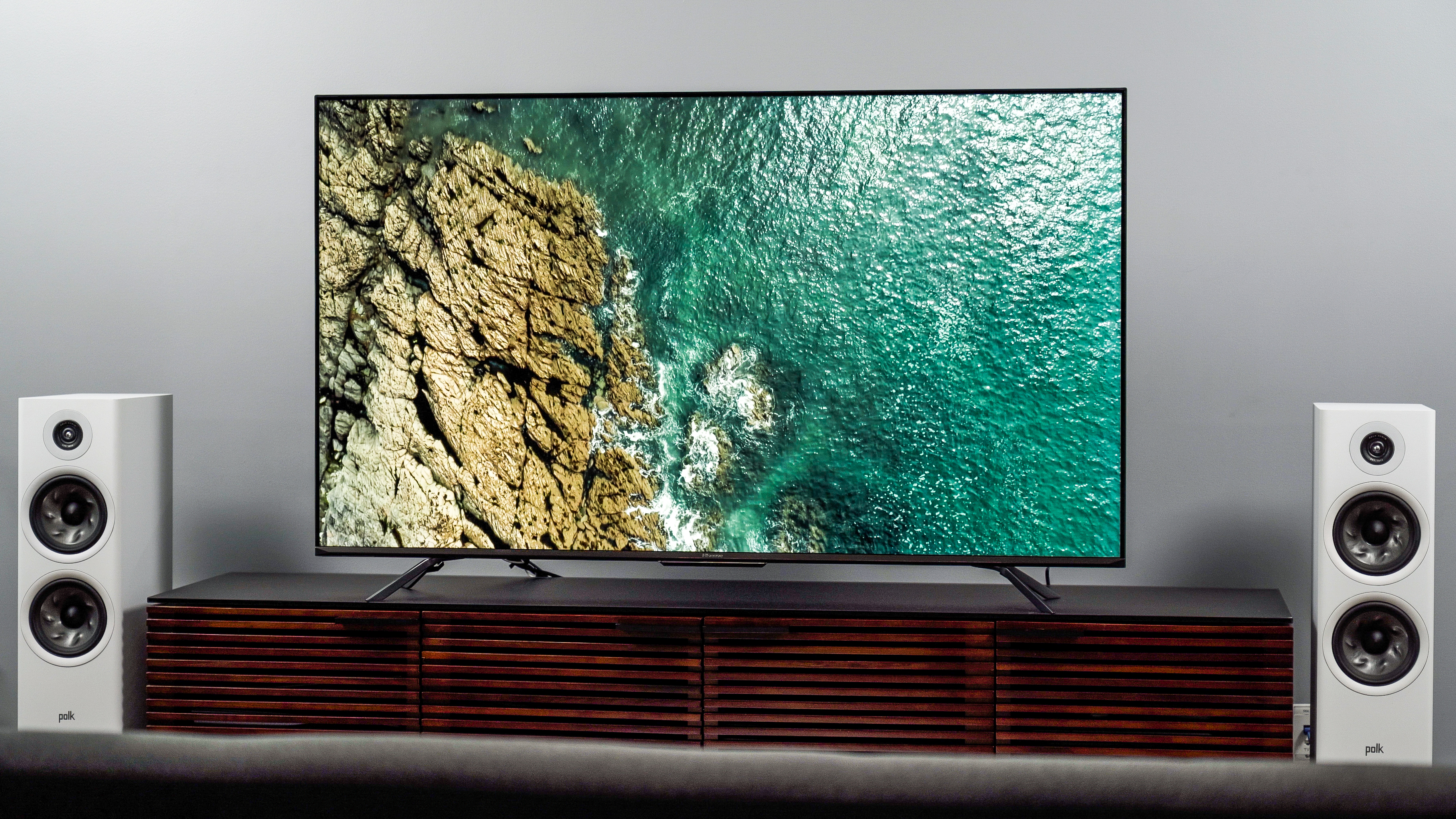 Hisense U7H Review: This 65 120Hz 4K ULED TV is Amazing! 