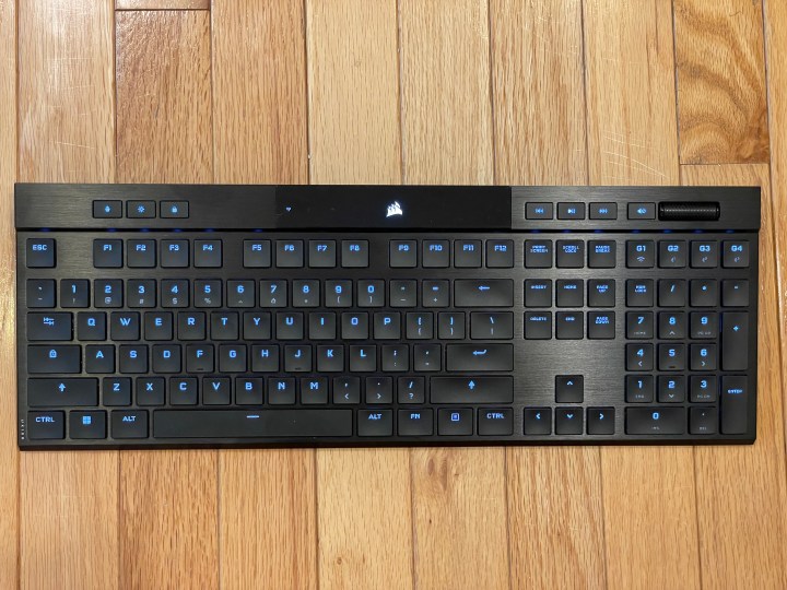 Corsair K100 Air गेमिंग कीबोर्ड टॉप व्यू।