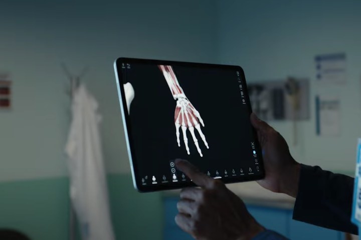 IPAD PRO IN THE HANDS OF A USER