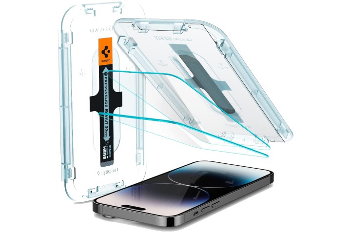 Protector de pantalla de vidrio templado Spigen [GlasTR EZ FIT] embalaje y teléfono con demostración animada.