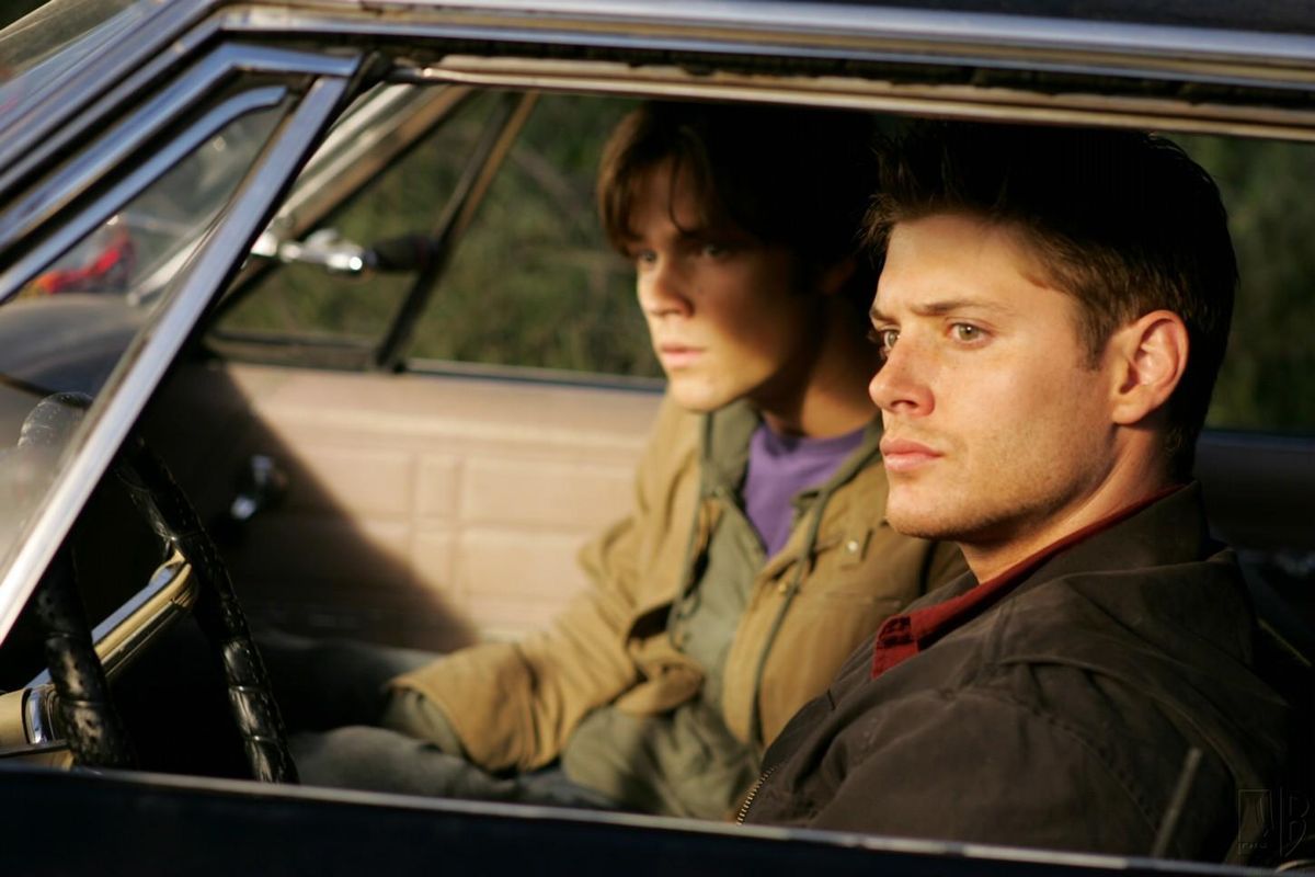 Jensen Ackles e Jared Padalecki em Supernatural.
