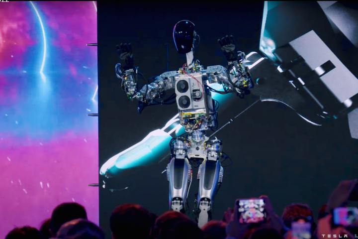 Tesla's first Optimus prototype robot Bumble Cee did a little dance at AI Day 2.