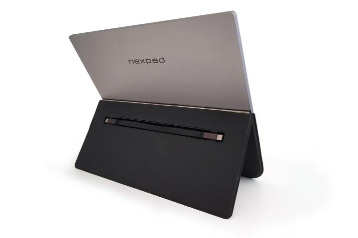 El NexPad viene con un pie de apoyo magnético para ayudar a sostener la pantalla.