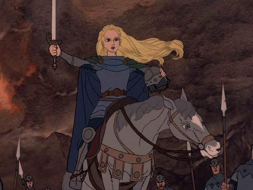 Блондинка-боец держит меч из «Возвращения короля».