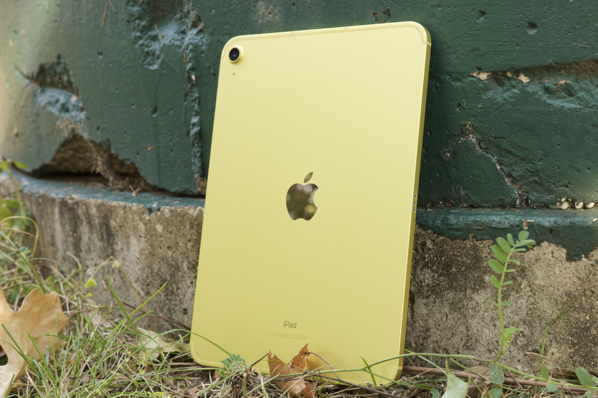 The iPad (2022) in its yellow color.