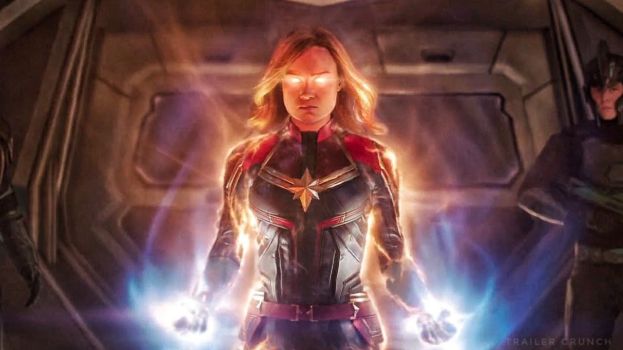 Capitã Marvel ganha poderes em Capitã Marvel.