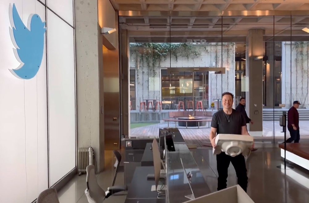 Watch Elon Musk show up at Twitter HQ carrying a
sink