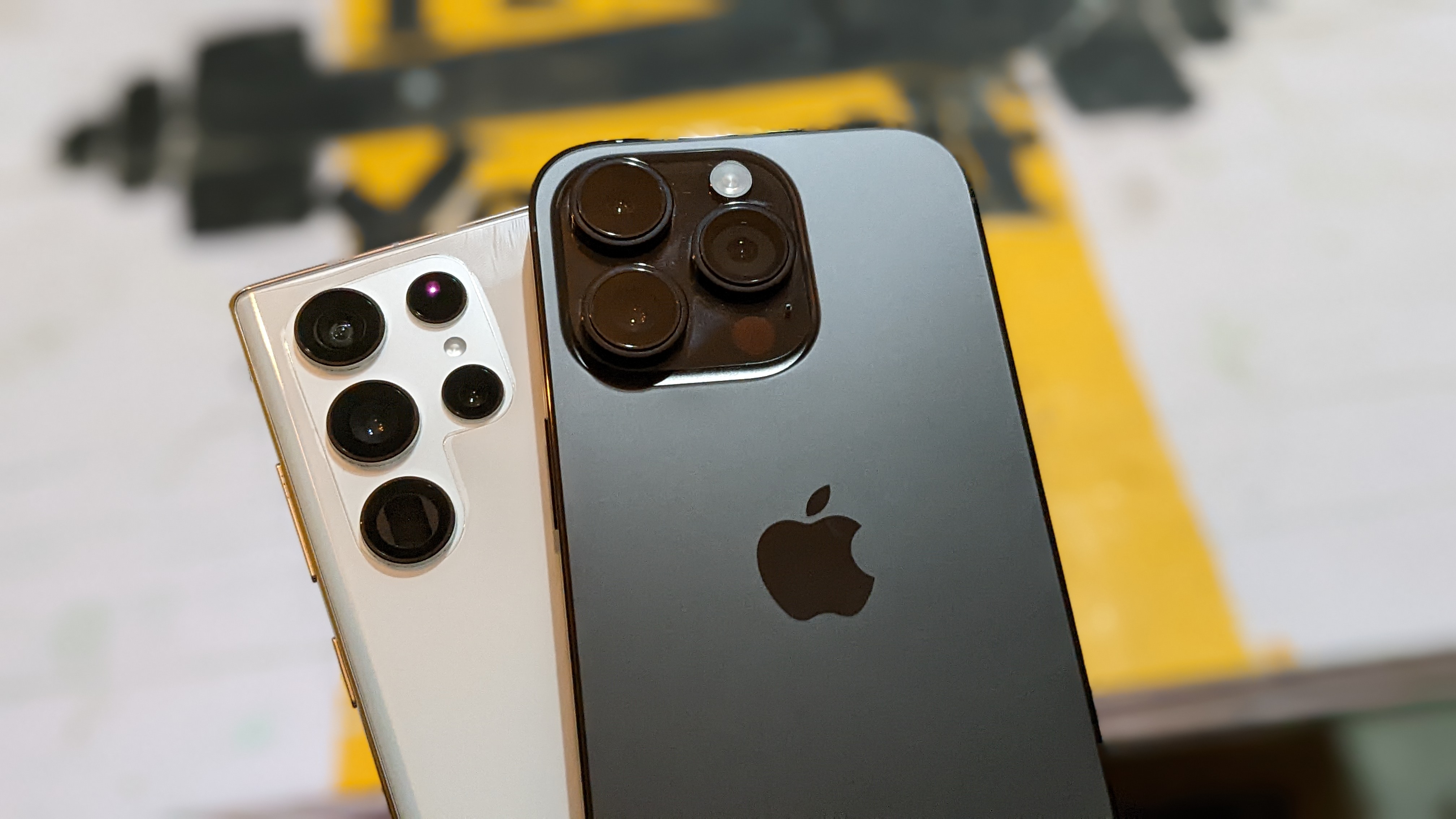 Câmera iPhone 14 Pro vs Galaxy S22 Ultra.