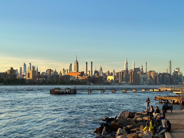 Foto dello skyline di Manhattan, scattata con iPhone 14 Pro.