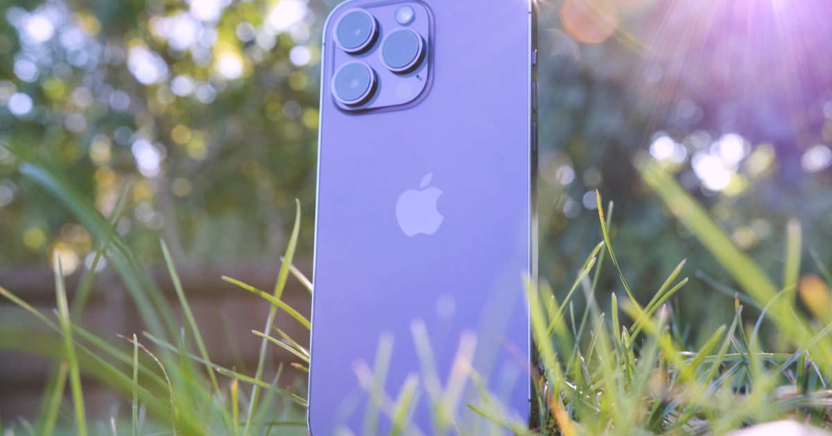 Why I've gone back to the Apple Silicone Case : r/iPhone14Pro