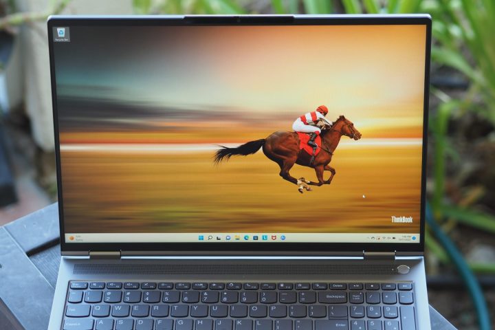 Lenovo ThinkBook 16p Gen 3 vue avant montrant l'affichage.