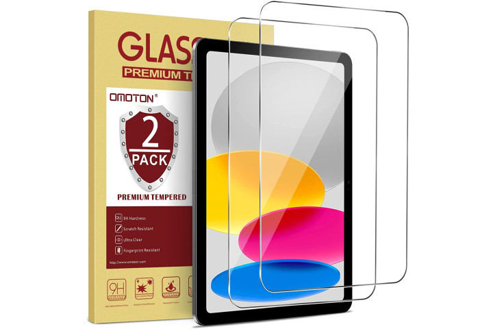 Omoton Tempered Glass Screen Protector estas aplikata al la Apple iPad (2022), kun podetala pakaĵo flanko ĉe flanko.