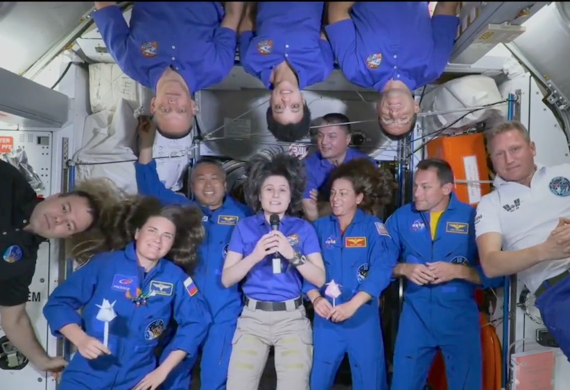 watch-four-astronauts-welcomed-to-the-space-station-or-digital-trends