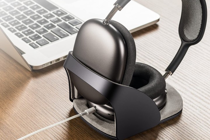 El soporte para auriculares Superone para AirPods Max.