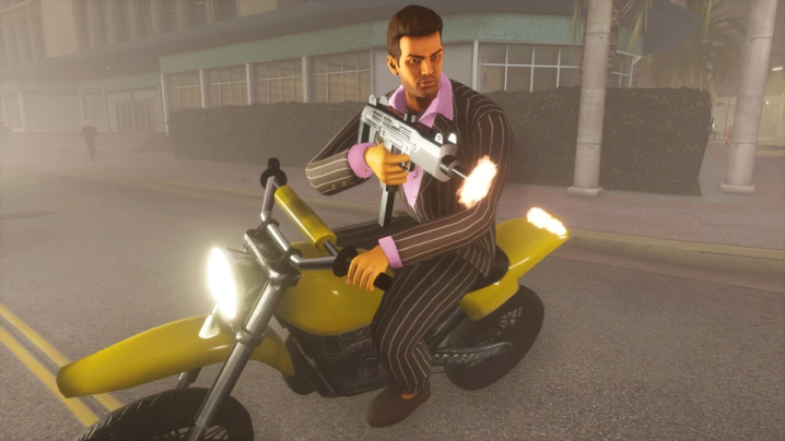 Tommy de Vice City en bicicleta.