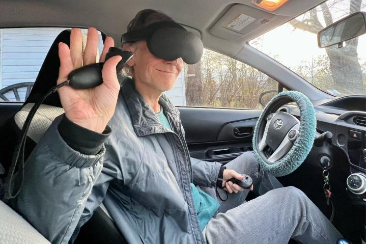 Alan Truly wears a Quest Pro and gets work done even while waiting in the car.