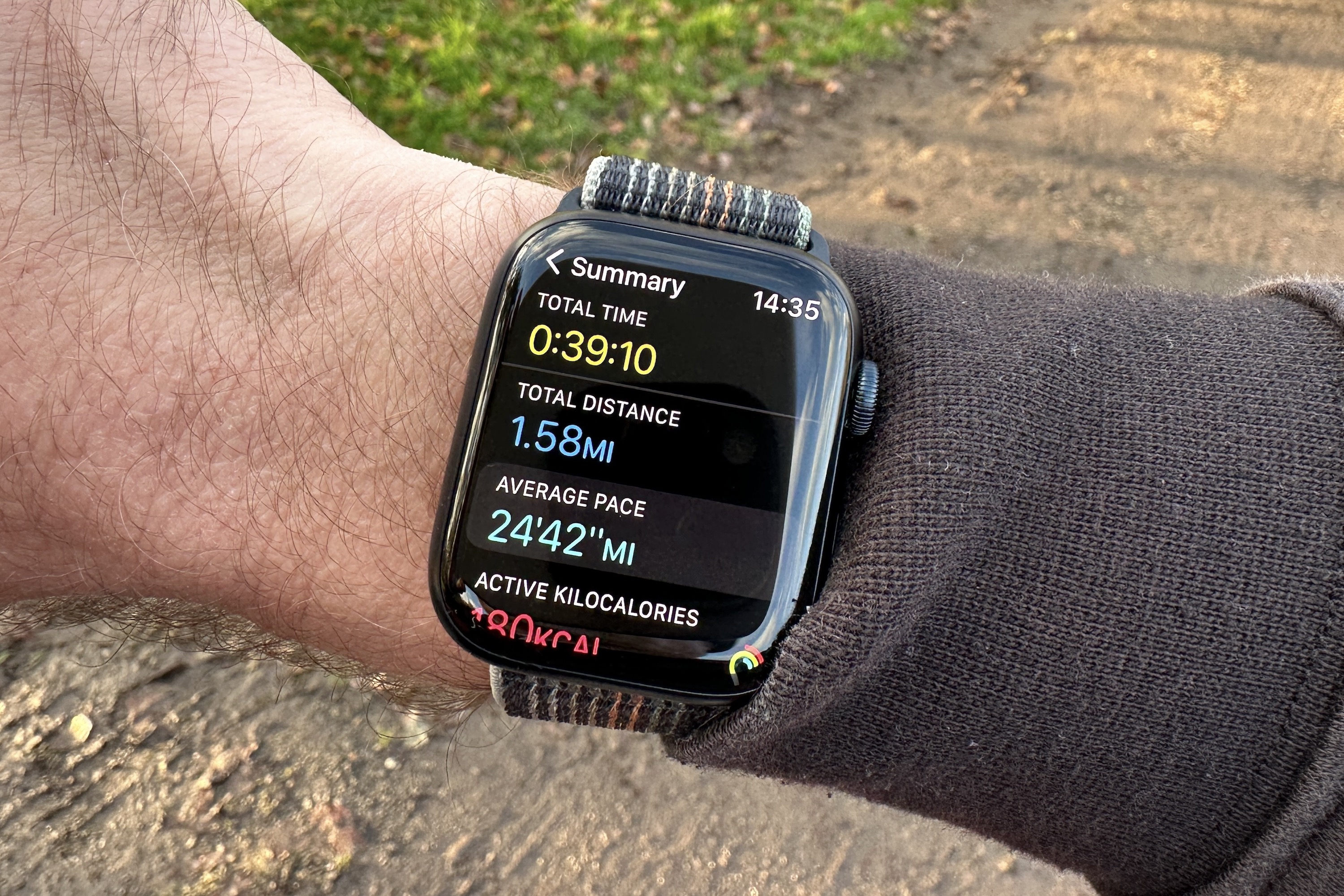 Data from a workout showing on the screen of the Apple Watch Series 8.