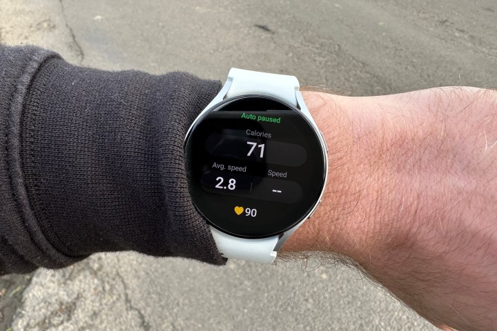 Dados de um treino exibidos na tela do Samsung Galaxy Watch 5.
